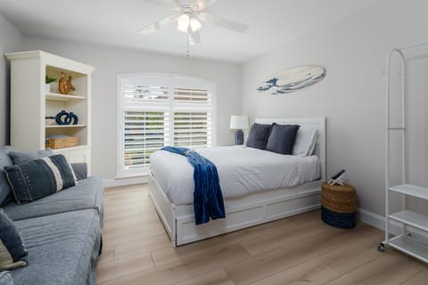 Bed, Day, View (from property/room), Living room, Seating area, Bedroom, furniture