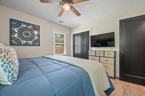 Modern 2 Bedroom Home with Fire Pit, Bikes House in Portsmouth