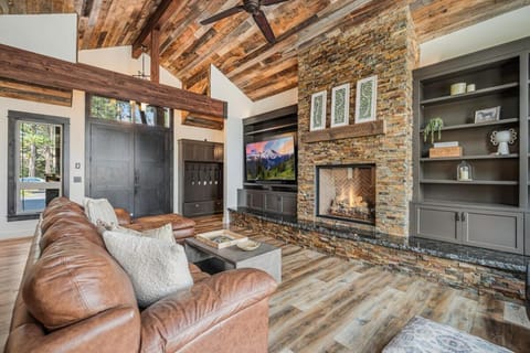 Gannet Chalet with HOT TUB, SAUNA, SHARC House in Sunriver