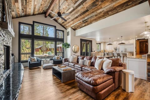 Gannet Chalet with HOT TUB, SAUNA, SHARC House in Sunriver