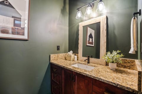 Gannet Chalet with HOT TUB, SAUNA, SHARC House in Sunriver