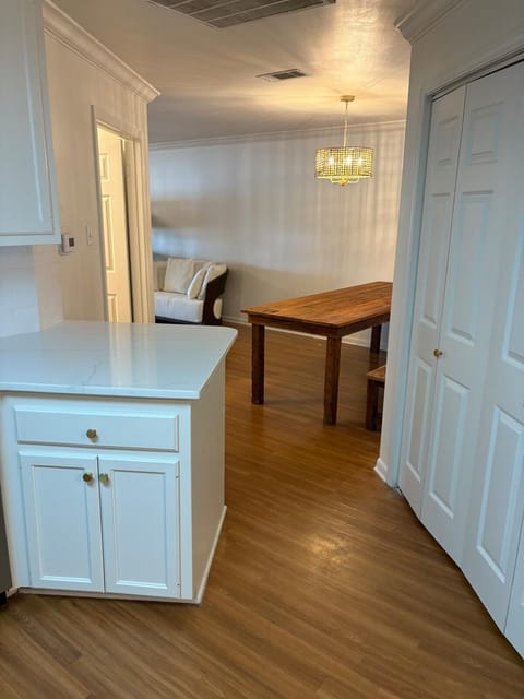 Island getaway 11 beds 4 bedrooms House in False River