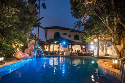 Swimming pool