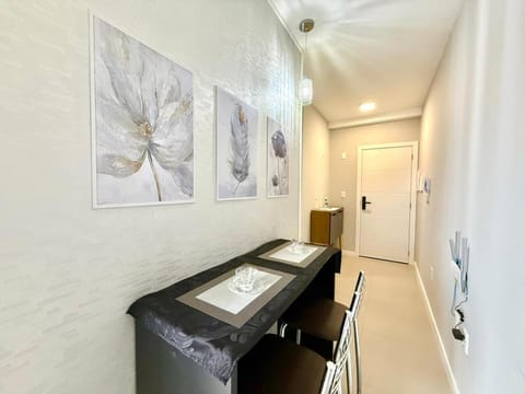 Dining area, internet