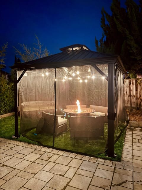 Patio, Night, Natural landscape, Balcony/Terrace