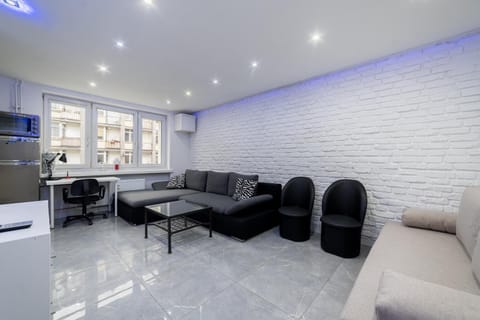 TV and multimedia, Living room, Seating area, oven