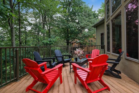 Harmony Haven Large Deck Hot Tub Ski House in Kidder Township