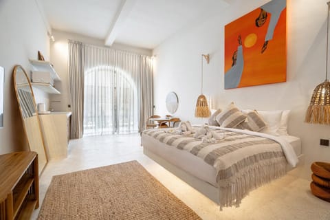 Bed, Kitchen or kitchenette, Living room, Bedroom