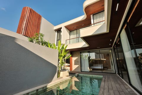 Property building, Swimming pool