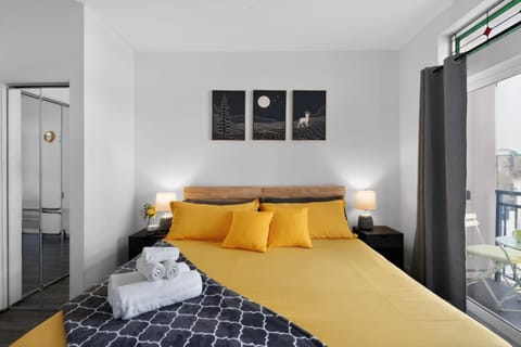 Bed, Balcony/Terrace, Photo of the whole room, Bedroom