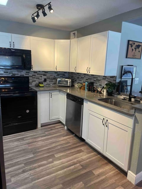 Amenity Palace- Pool Table- Fishing Poles House in Port Orange