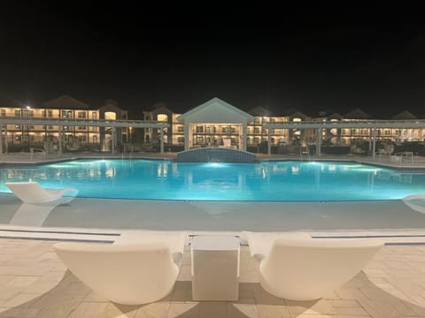 Night, Pool view, Swimming pool, sunbed