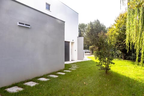 Property building, Spring, Day, Natural landscape, Garden