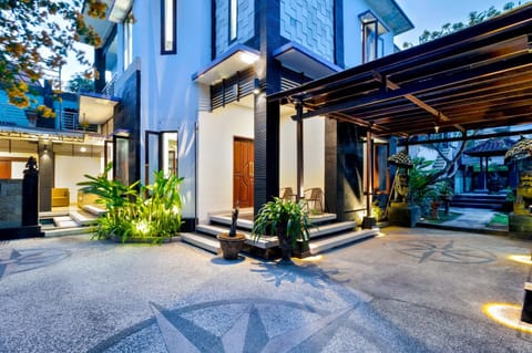 Property building, Garden, Garden view, Parking