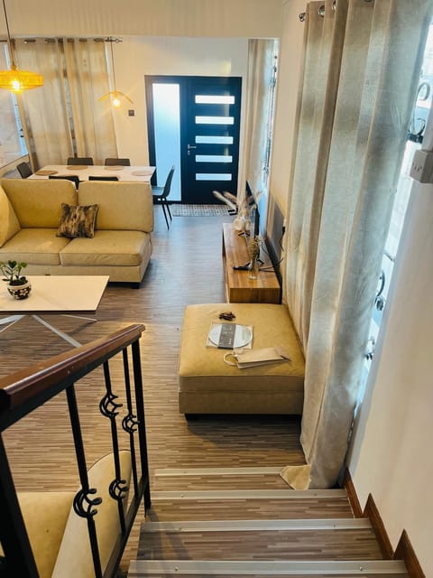 Living room, Photo of the whole room, Seating area
