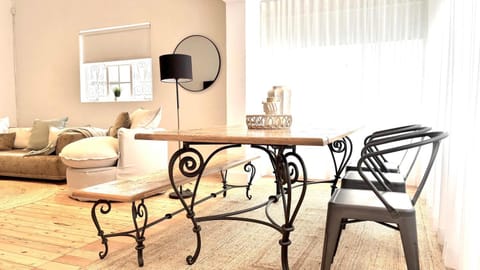 Sea Point Charm 2 bedroom Semi-Cottage House in Sea Point