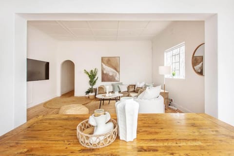 Sea Point Charm 2 bedroom Semi-Cottage House in Sea Point