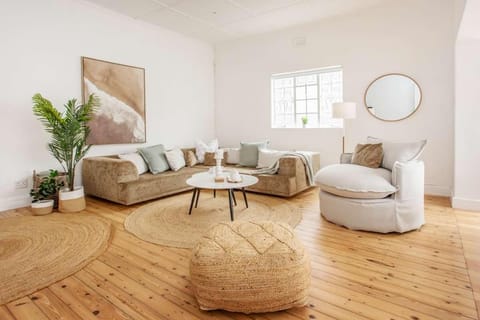 Sea Point Charm 2 bedroom Semi-Cottage House in Sea Point