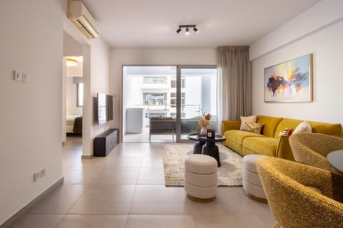 TV and multimedia, Living room, Seating area, air conditioner
