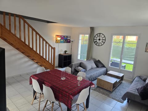 maison Disney family pour 14 personne a 5 mm de Disney House in Magny-le-Hongre