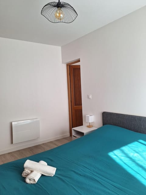 Bed, Photo of the whole room, Bedroom, towels, wardrobe