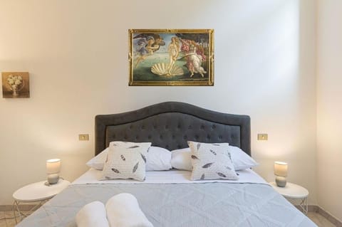 Bed, Night, Photo of the whole room, Bedroom, furniture, towels