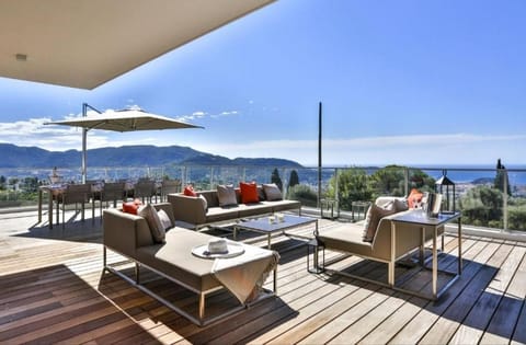 Patio, View (from property/room), Dining area, Mountain view, Sea view
