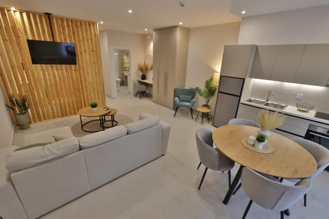 Kitchen or kitchenette, Living room, Seating area, Dining area