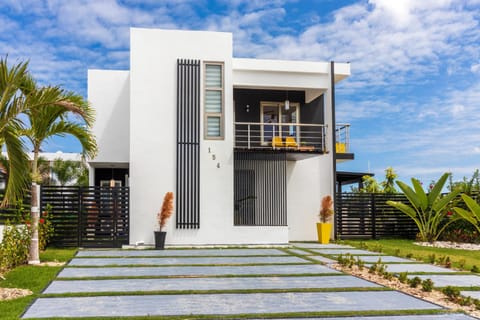 Property building, Day, Garden