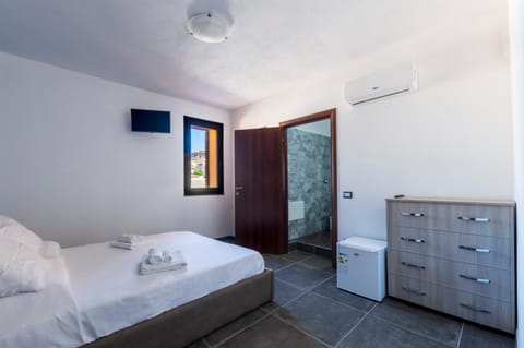 White Lion SURF & MINE GUESTHOUSE Bed and Breakfast in Buggerru