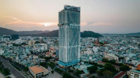 Property building, Nearby landmark, Day, Natural landscape, Bird's eye view, City view, Mountain view, Location, Sunrise, Sunset