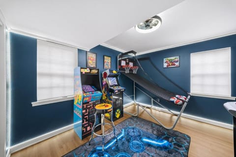 The Hidden Oasis! Minutes to dwntwn and ATL airpt! House in Stockbridge