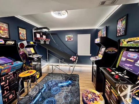 The Hidden Oasis! Minutes to dwntwn and ATL airpt! House in Stockbridge