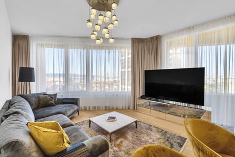 TV and multimedia, Living room, Seating area, Evening entertainment