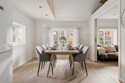 Seating area, Dining area