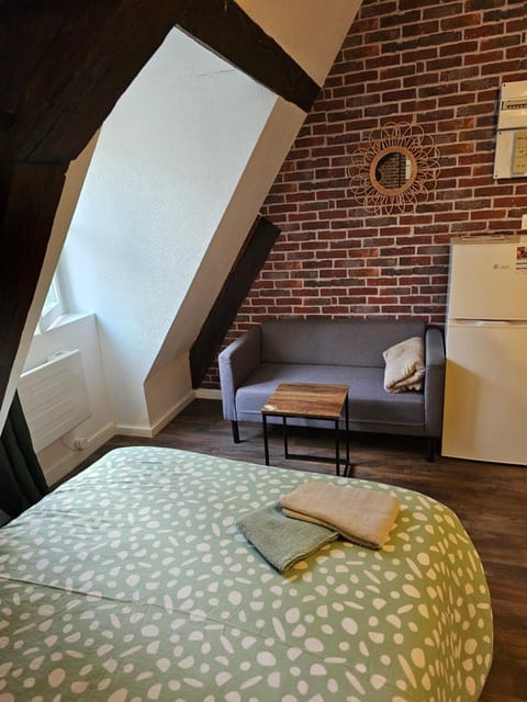 T3 entier confortable Centre historique de Montluçon Gare à 10 min à pied 6 personnes Apartment in Montluçon