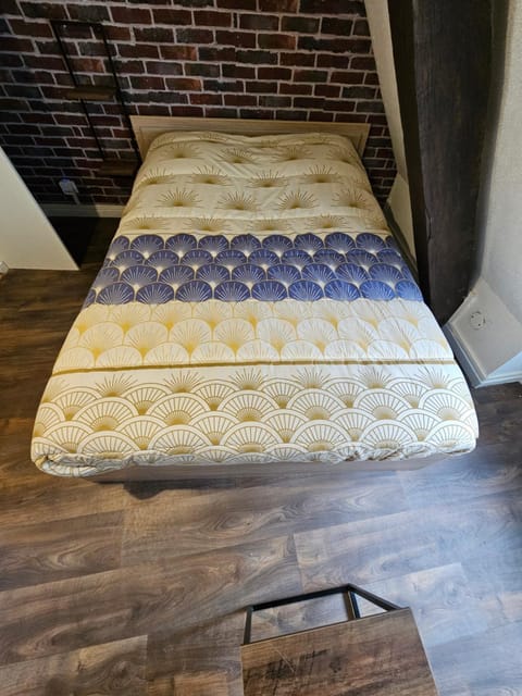 T3 entier confortable Centre historique de Montluçon Gare à 10 min à pied 6 personnes Apartment in Montluçon