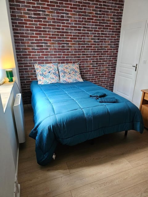 T3 entier confortable Centre historique de Montluçon Gare à 10 min à pied 6 personnes Apartment in Montluçon