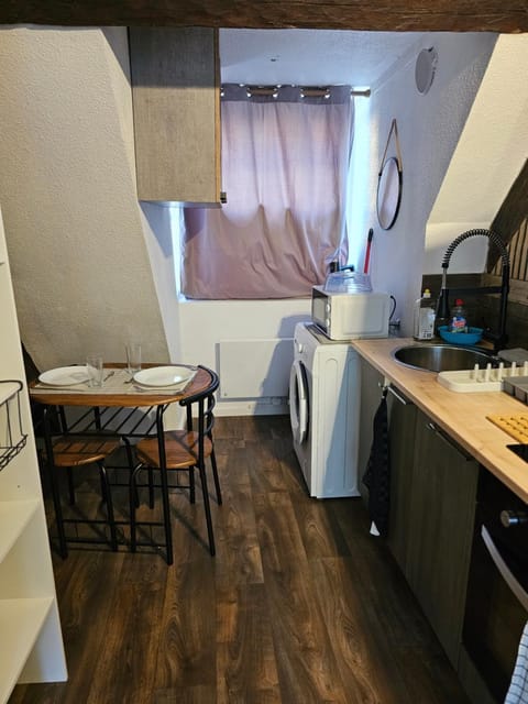 T3 entier confortable Centre historique de Montluçon Gare à 10 min à pied 6 personnes Apartment in Montluçon