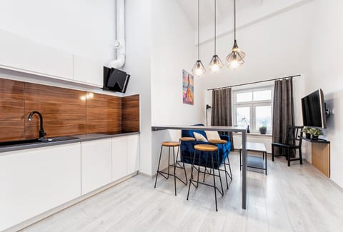 TV and multimedia, Kitchen or kitchenette, Living room, Seating area