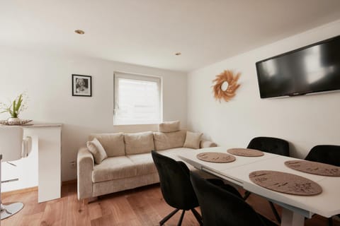 TV and multimedia, Living room, Dining area