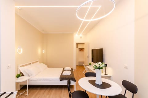 Bed, TV and multimedia, Living room, Photo of the whole room, Bedroom