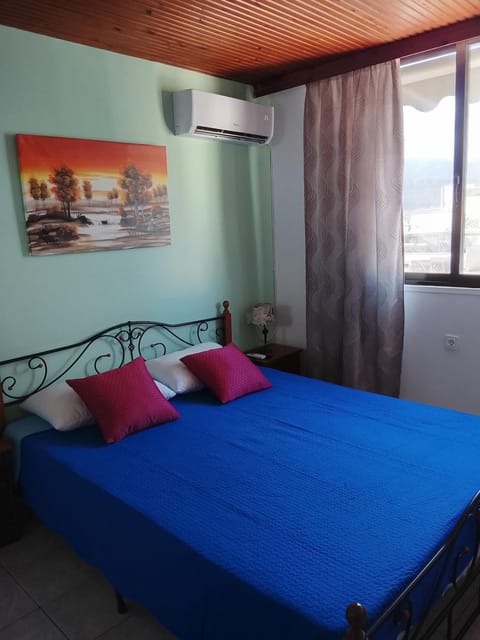 Bed, Photo of the whole room, Bedroom, wardrobe, air conditioner