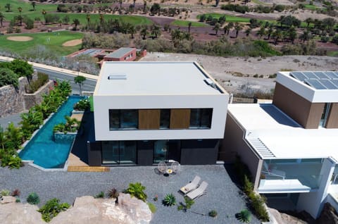 Property building, Day, Bird's eye view, Pool view, Swimming pool