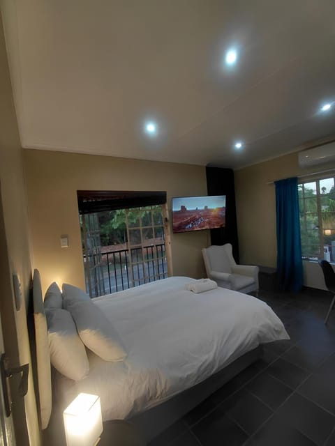 TV and multimedia, Balcony/Terrace, Kitchen or kitchenette, Bedroom, kitchen, air conditioner