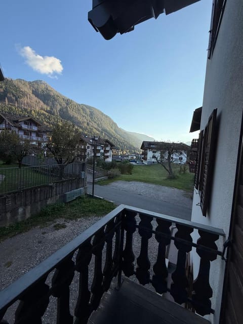 Balcony/Terrace, Mountain view