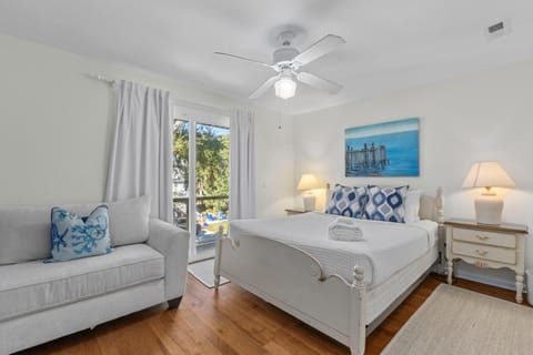 The Ugly Dolphin a Stylish Home for 12 House in Edisto Beach