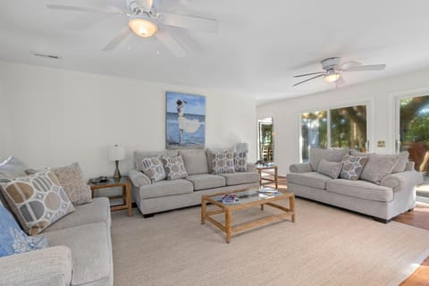 The Ugly Dolphin a Stylish Home for 12 House in Edisto Beach