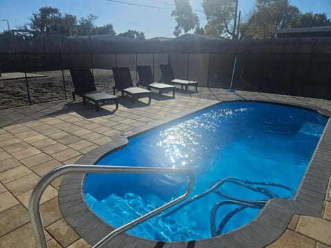 Florida Retreat Heated Pool House in Bayshore Gardens