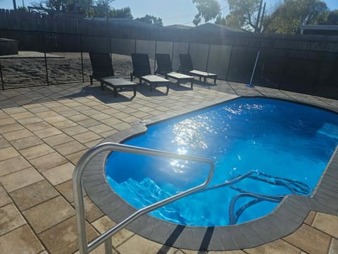 Florida Retreat Heated Pool House in Bayshore Gardens